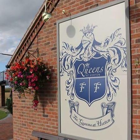 The Queens At Horton Telford Exterior foto
